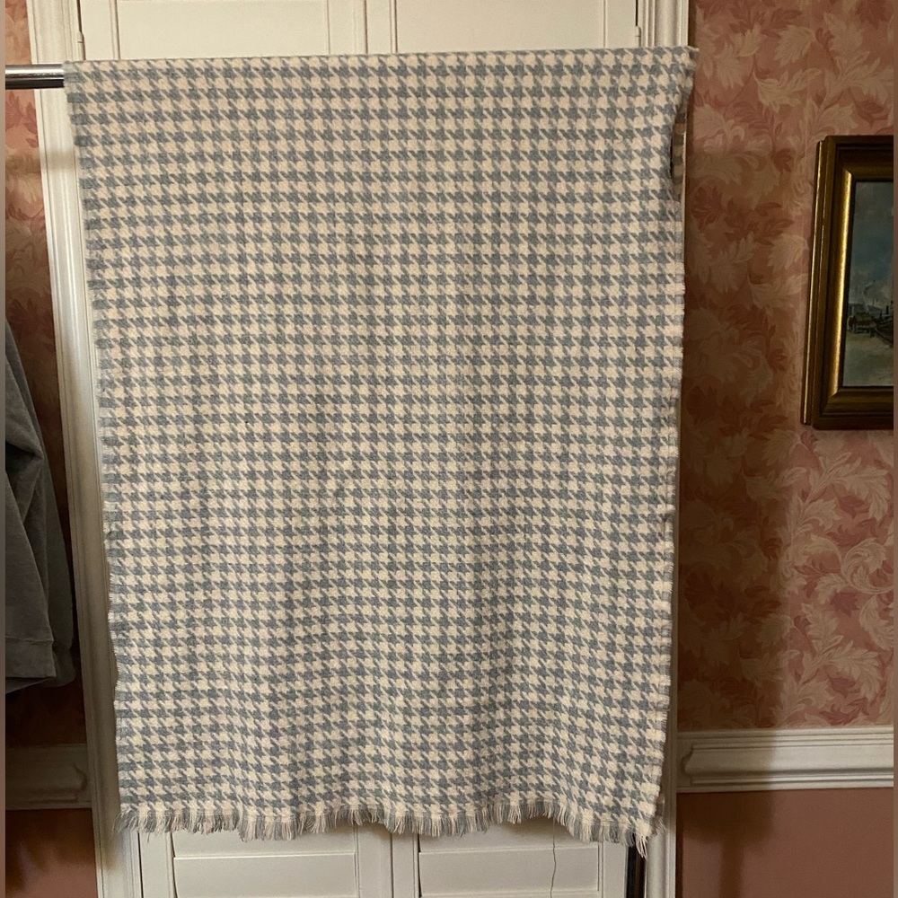 Super Warm Wide Long Scarf/Wrap. Pale Pink/Gray Check